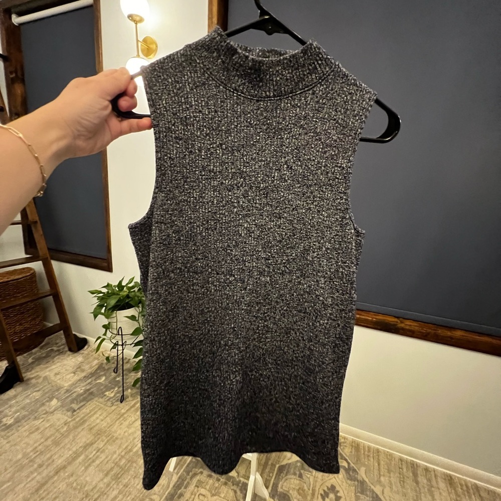 GAP sleeveless turtleneck